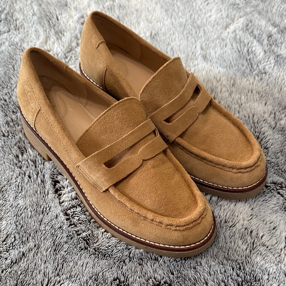 NWT Clarks Women’s 8.5M Eden Tan Suede Leather Slip On Loafer Business Casual. - Picture 1 of 15